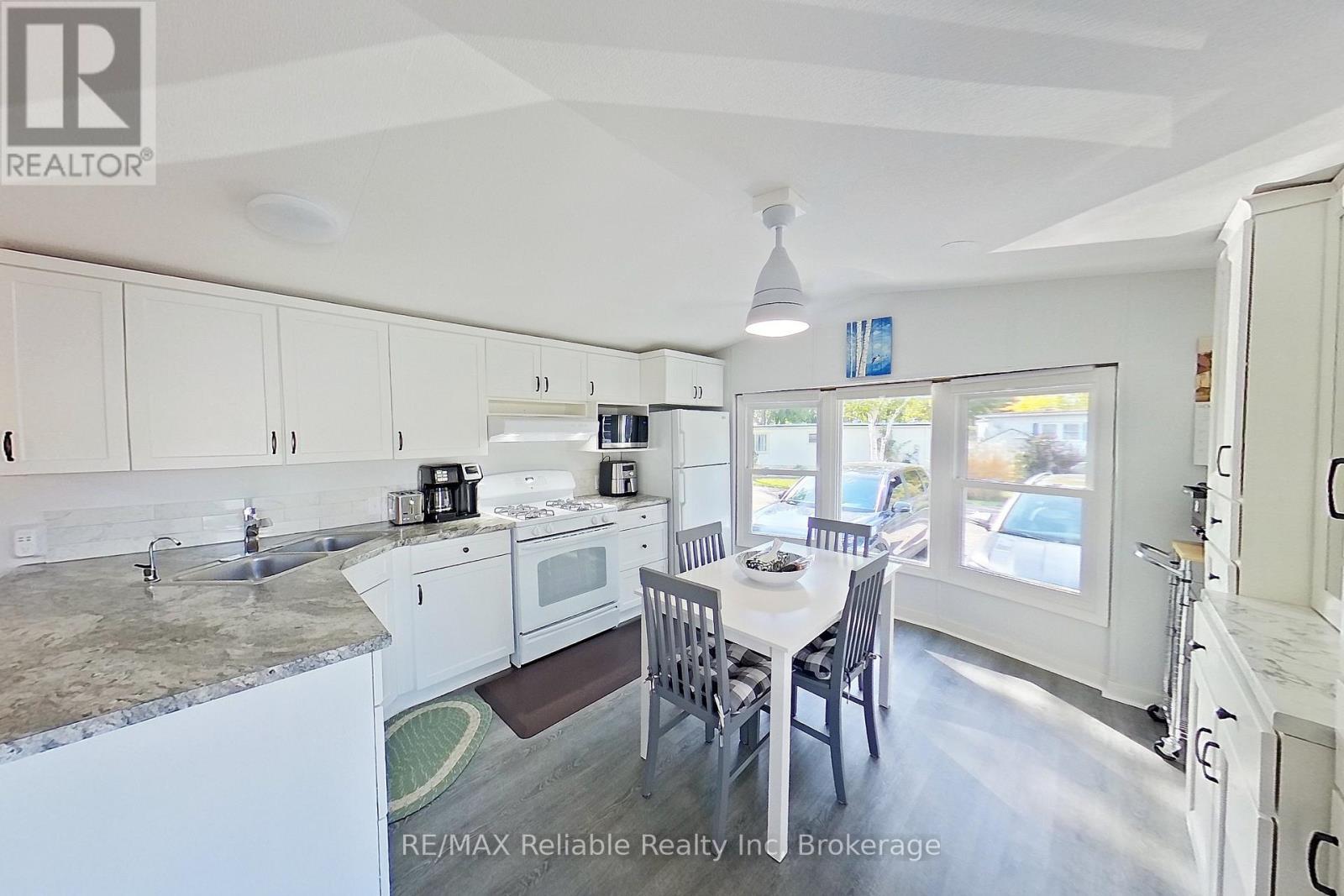 66 Leisure Way Property Photo 17