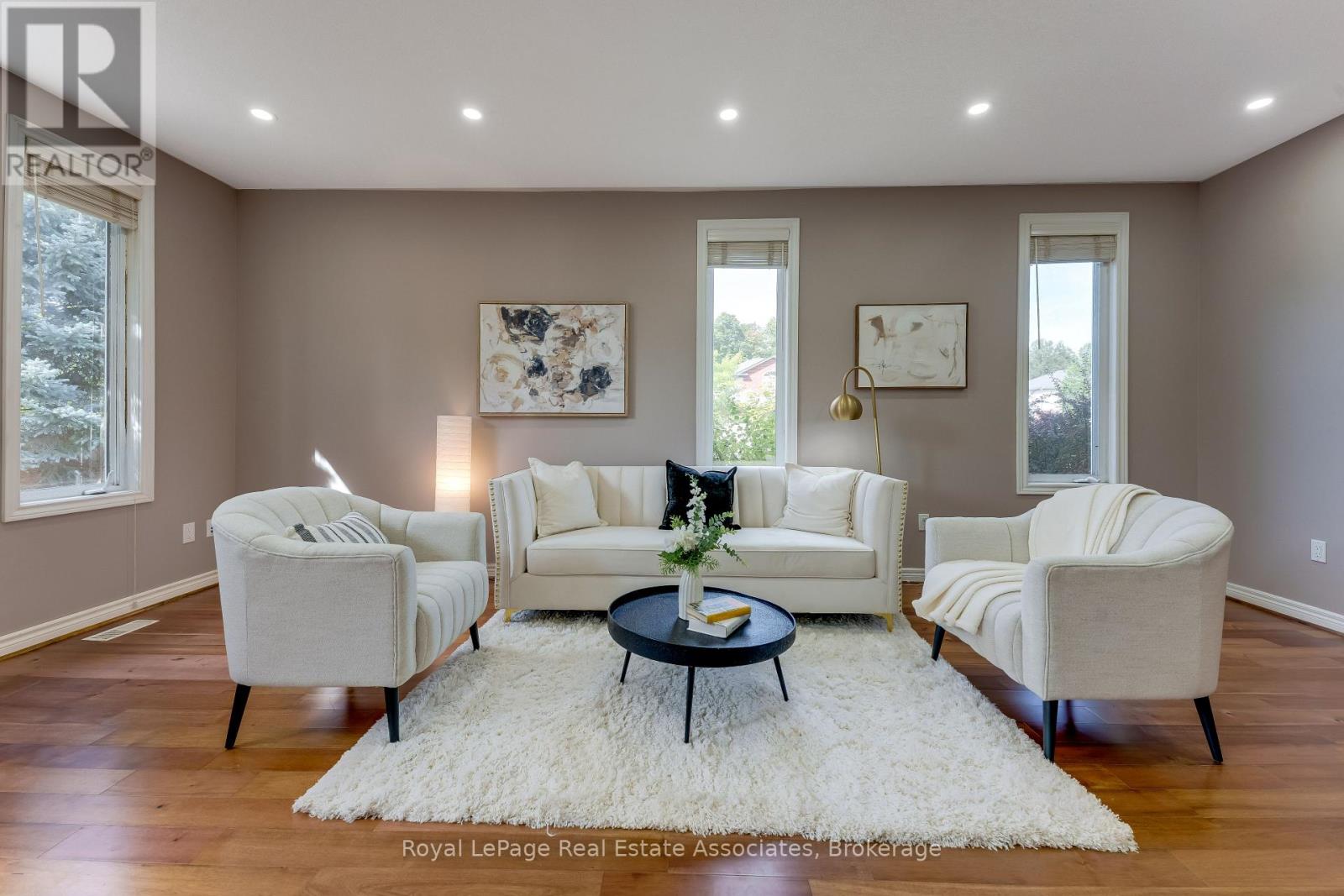 406 Sandy Cove Crescent Property Photo 6
