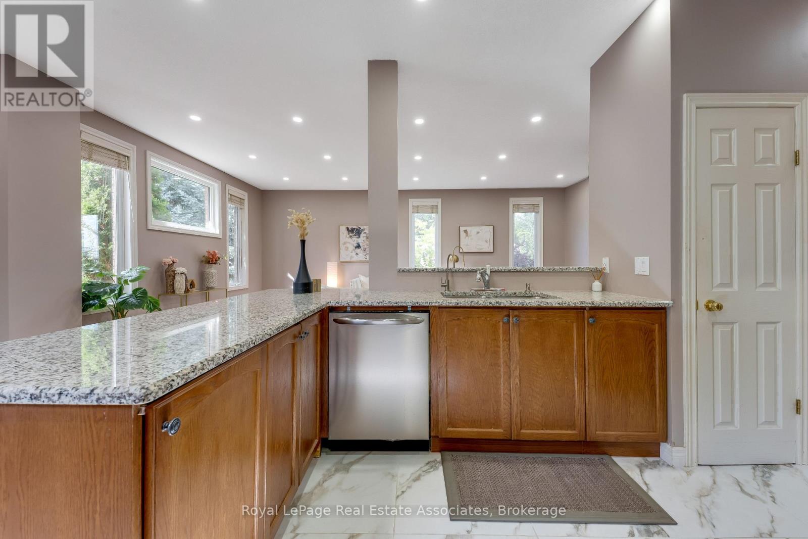 406 Sandy Cove Crescent Property Photo 10