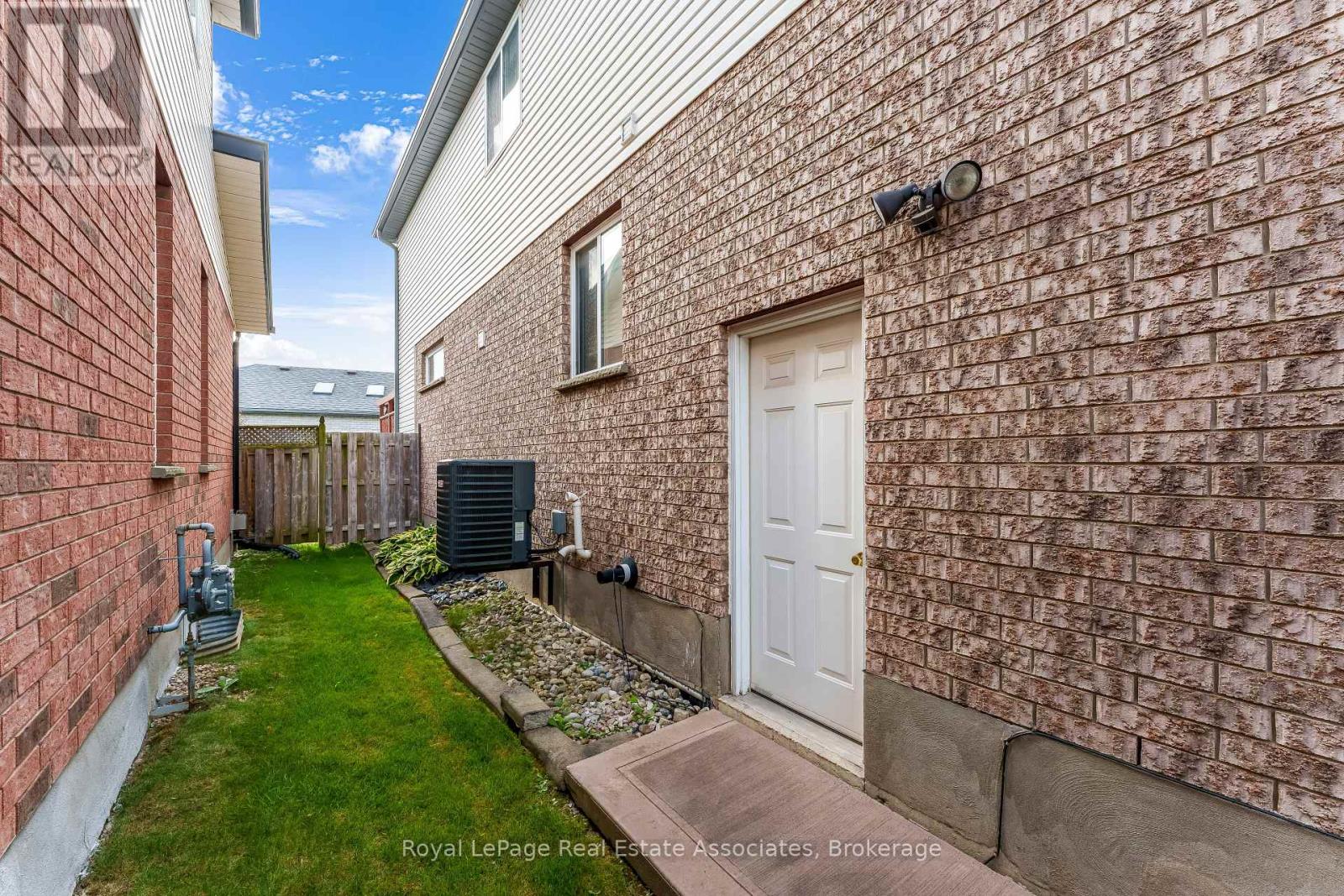 406 Sandy Cove Crescent Property Photo 32