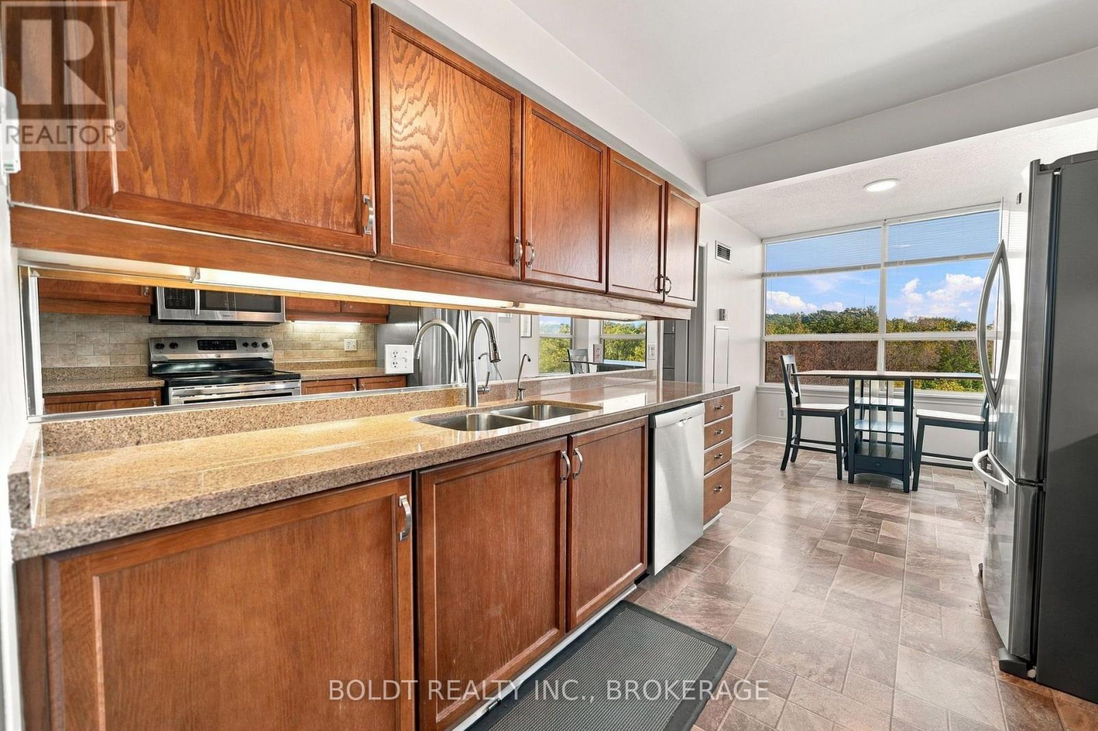 505 - 3 Towering Heights Boulevard Property Photo 17