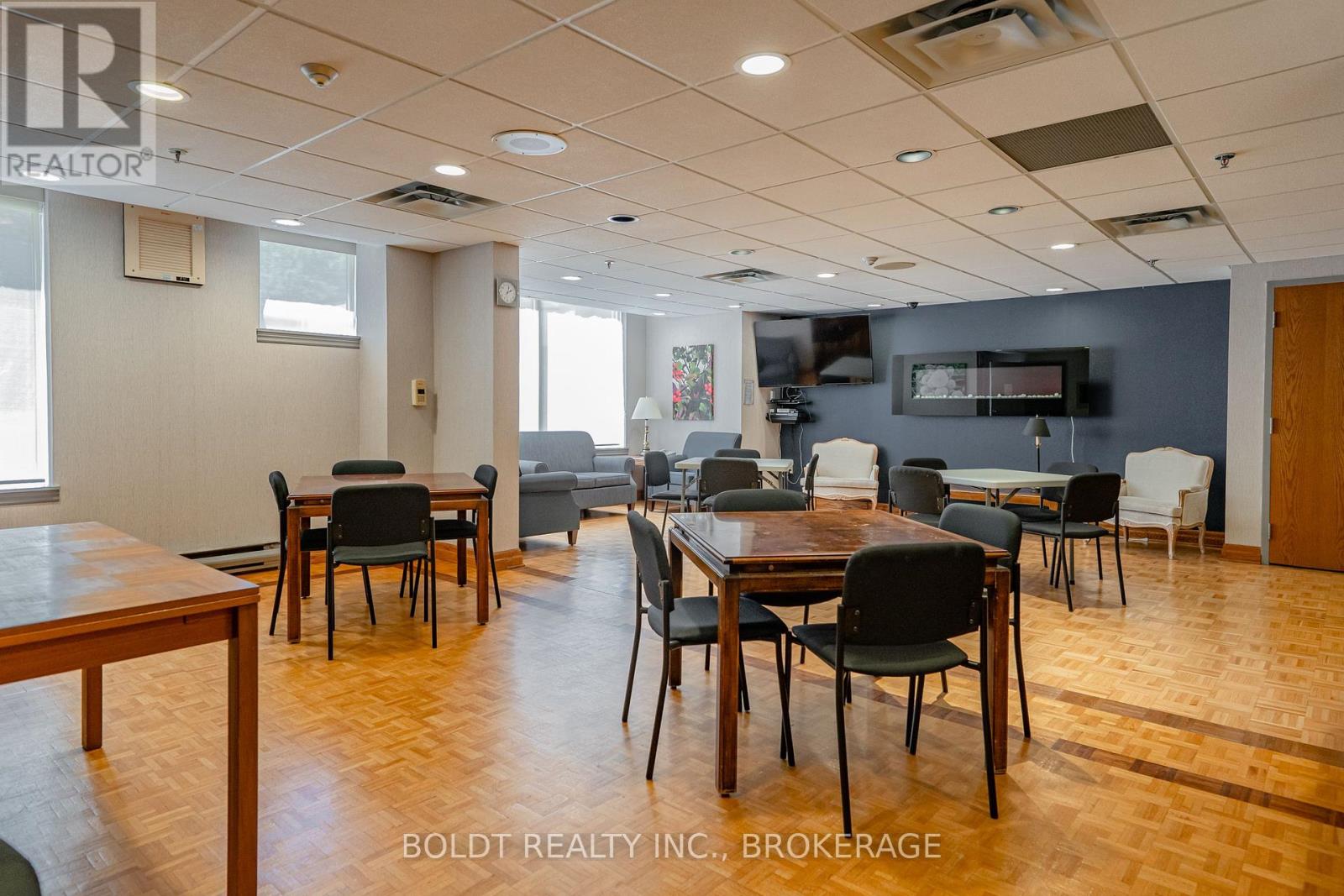 505 - 3 Towering Heights Boulevard Property Photo 43