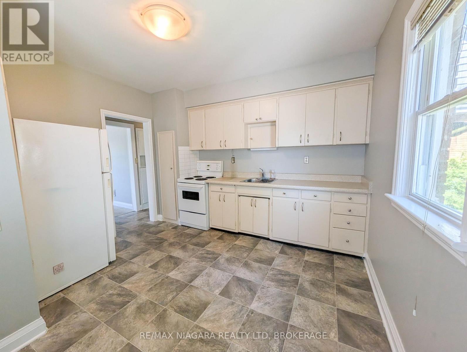 106 Haig Street Property Photo 3