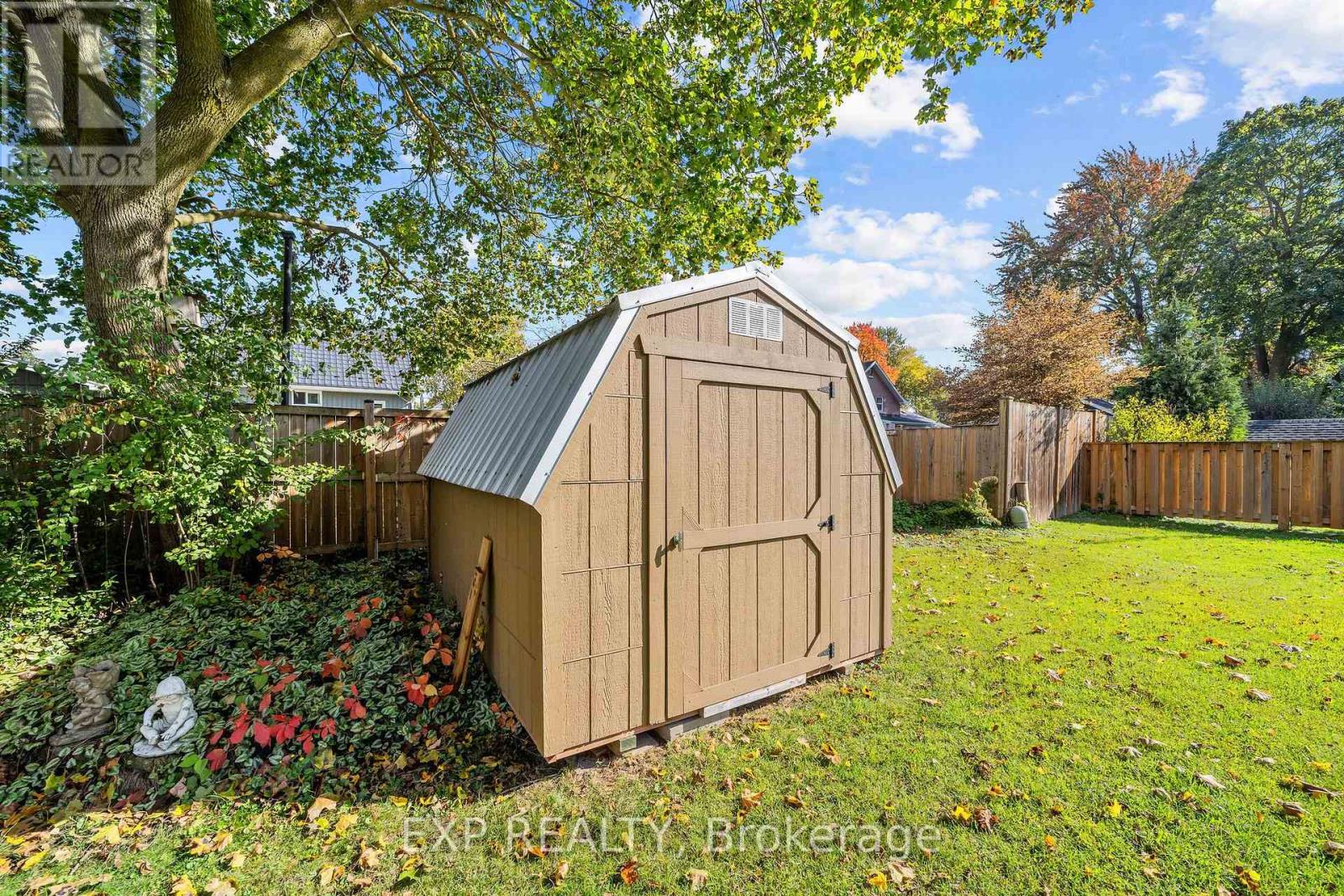 264 Douglas Street Property Photo 8