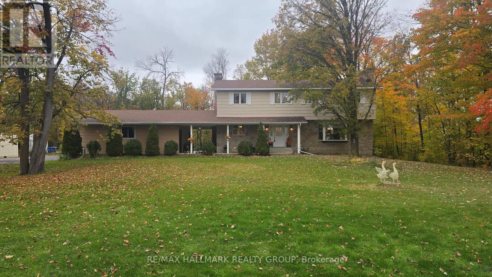 860 Munro Drive Property Photo 1