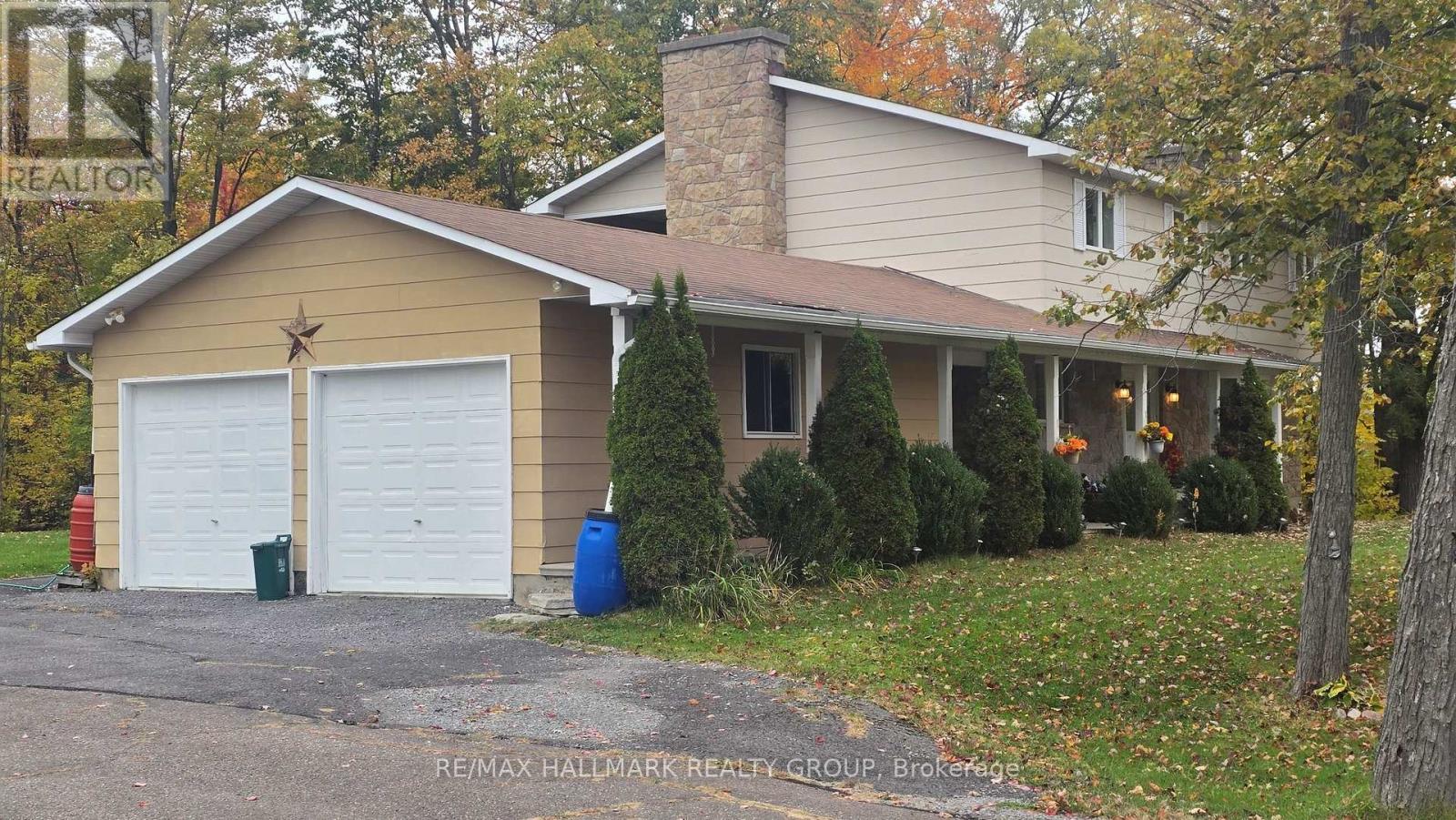 860 Munro Drive Property Photo 2