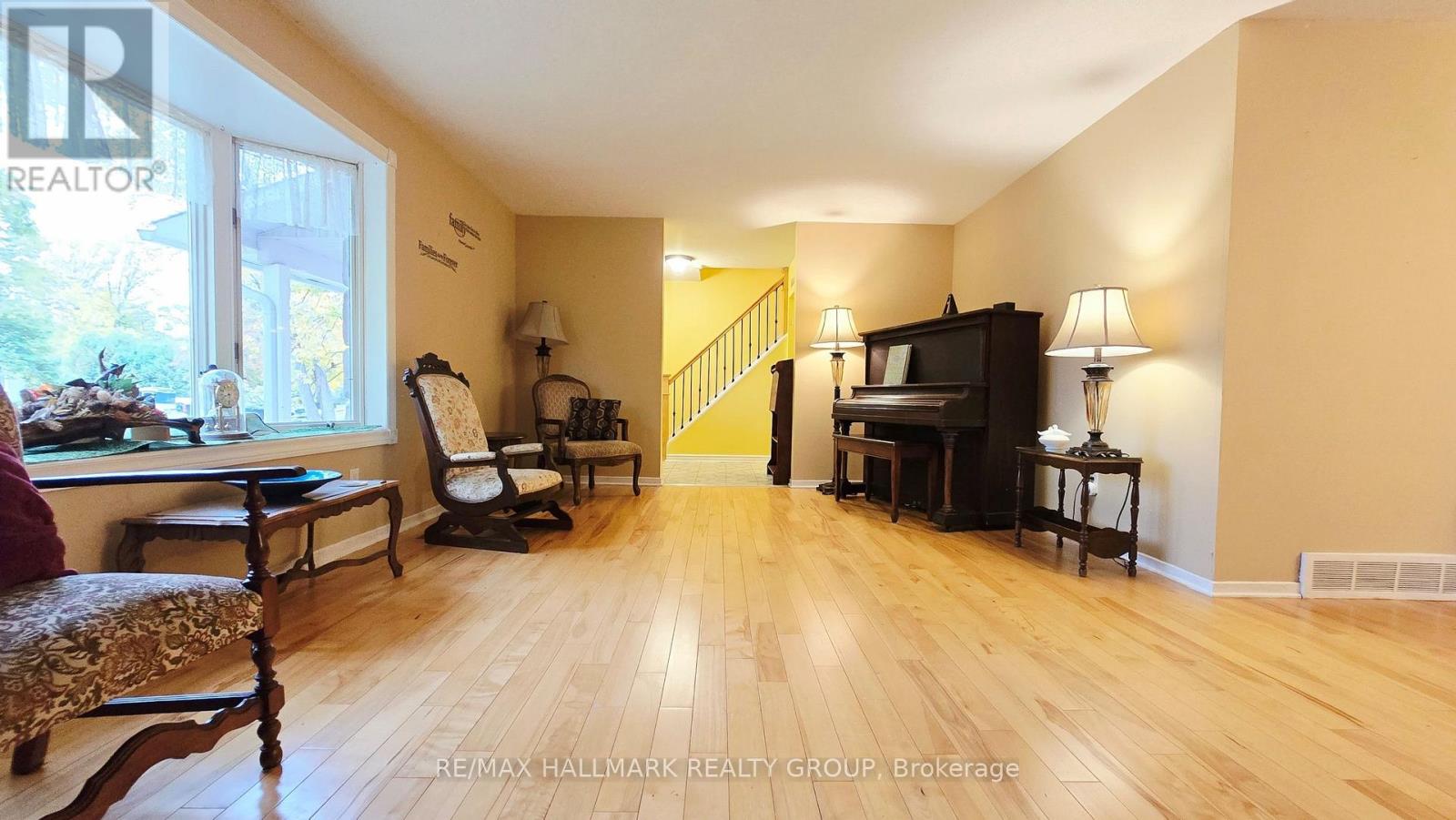 860 Munro Drive Property Photo 7