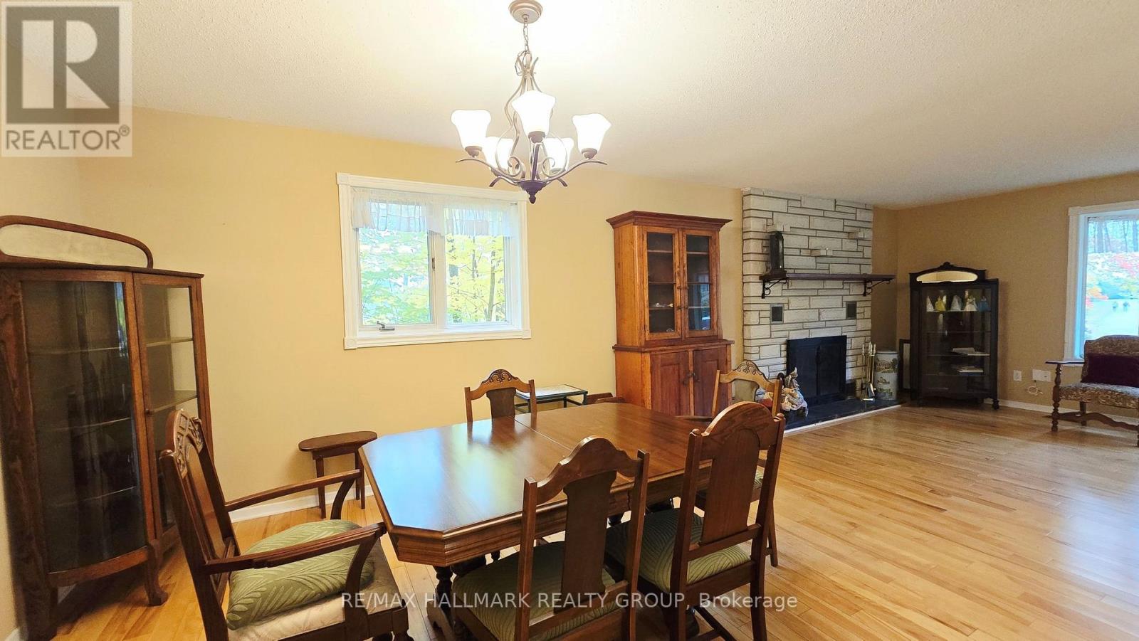 860 Munro Drive Property Photo 9