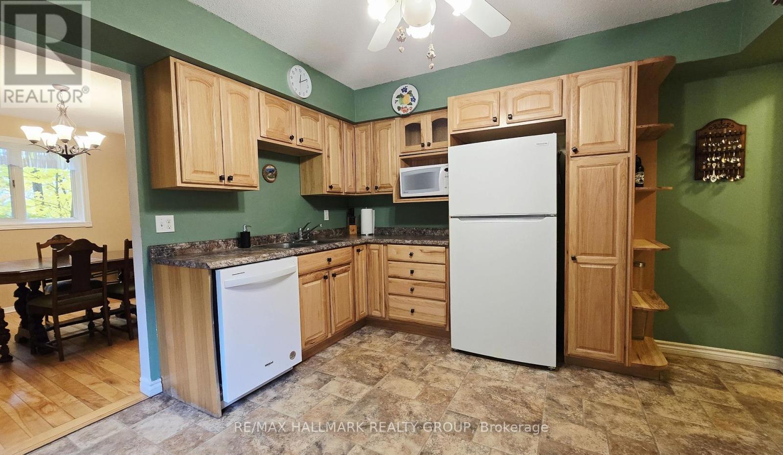 860 Munro Drive Property Photo 11