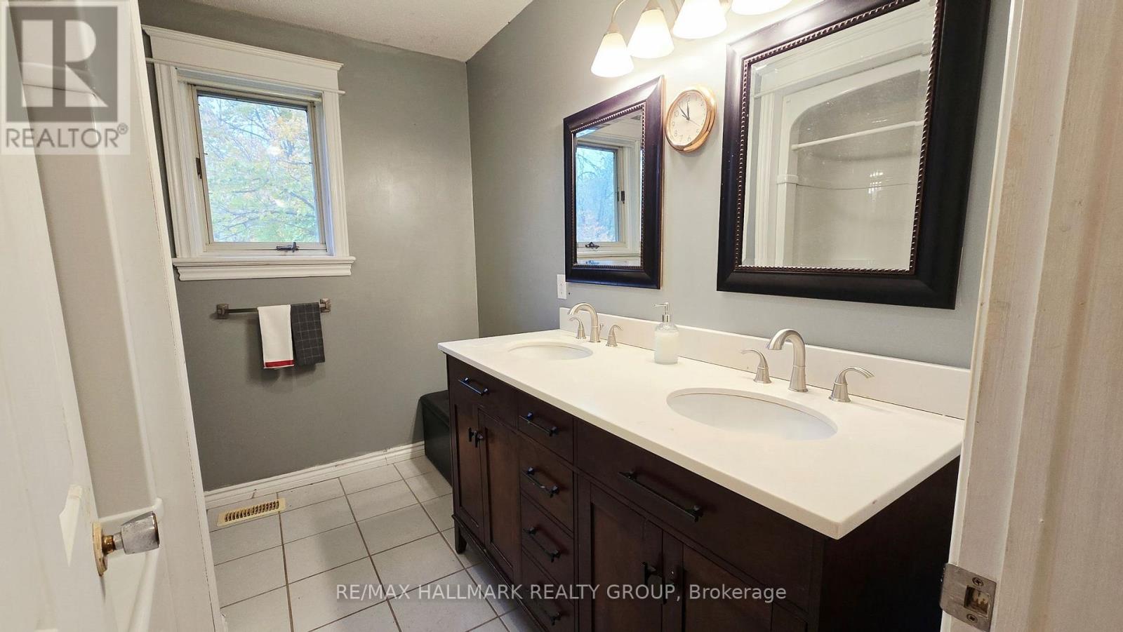 860 Munro Drive Property Photo 34