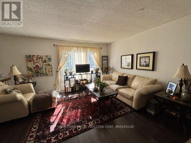 970 Killarney Crescent Property Photo 4