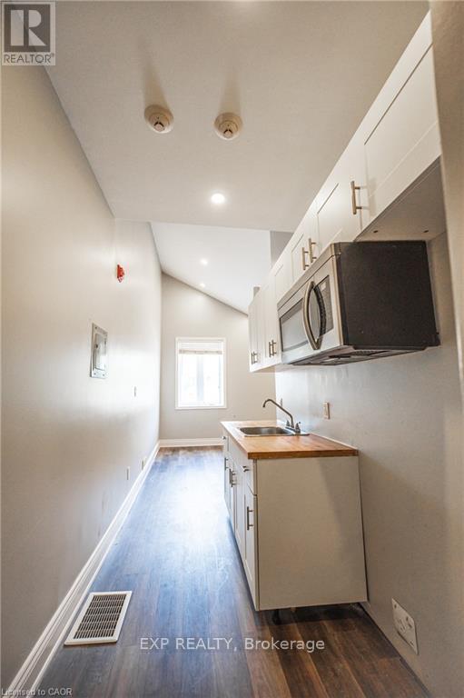 #2 - 70 Victoria Avenue S Property Photo 2