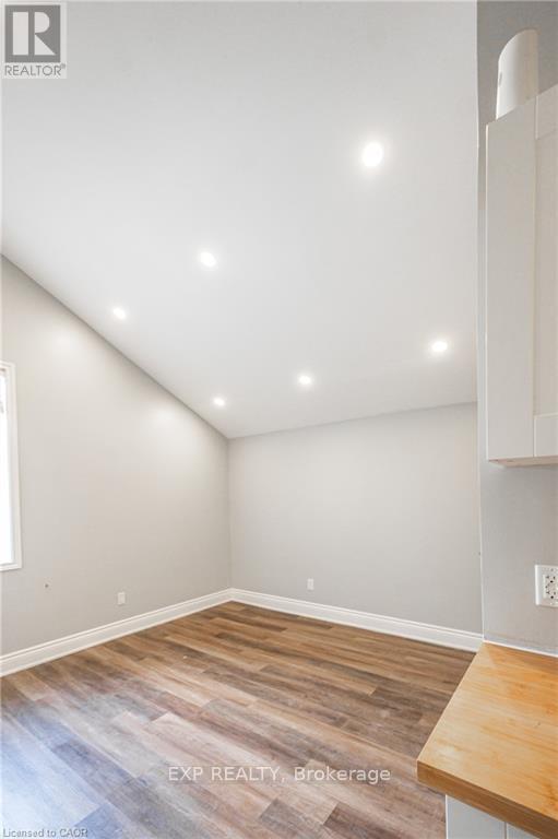 #2 - 70 Victoria Avenue S Property Photo 3