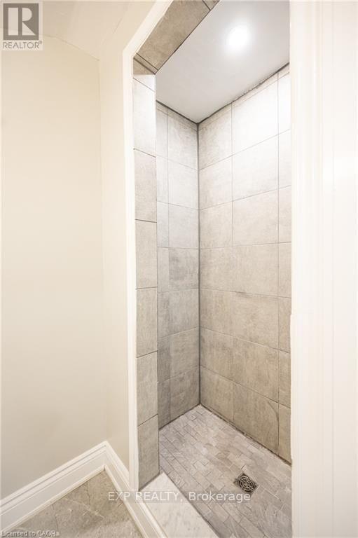 #2 - 70 Victoria Avenue S Property Photo 6
