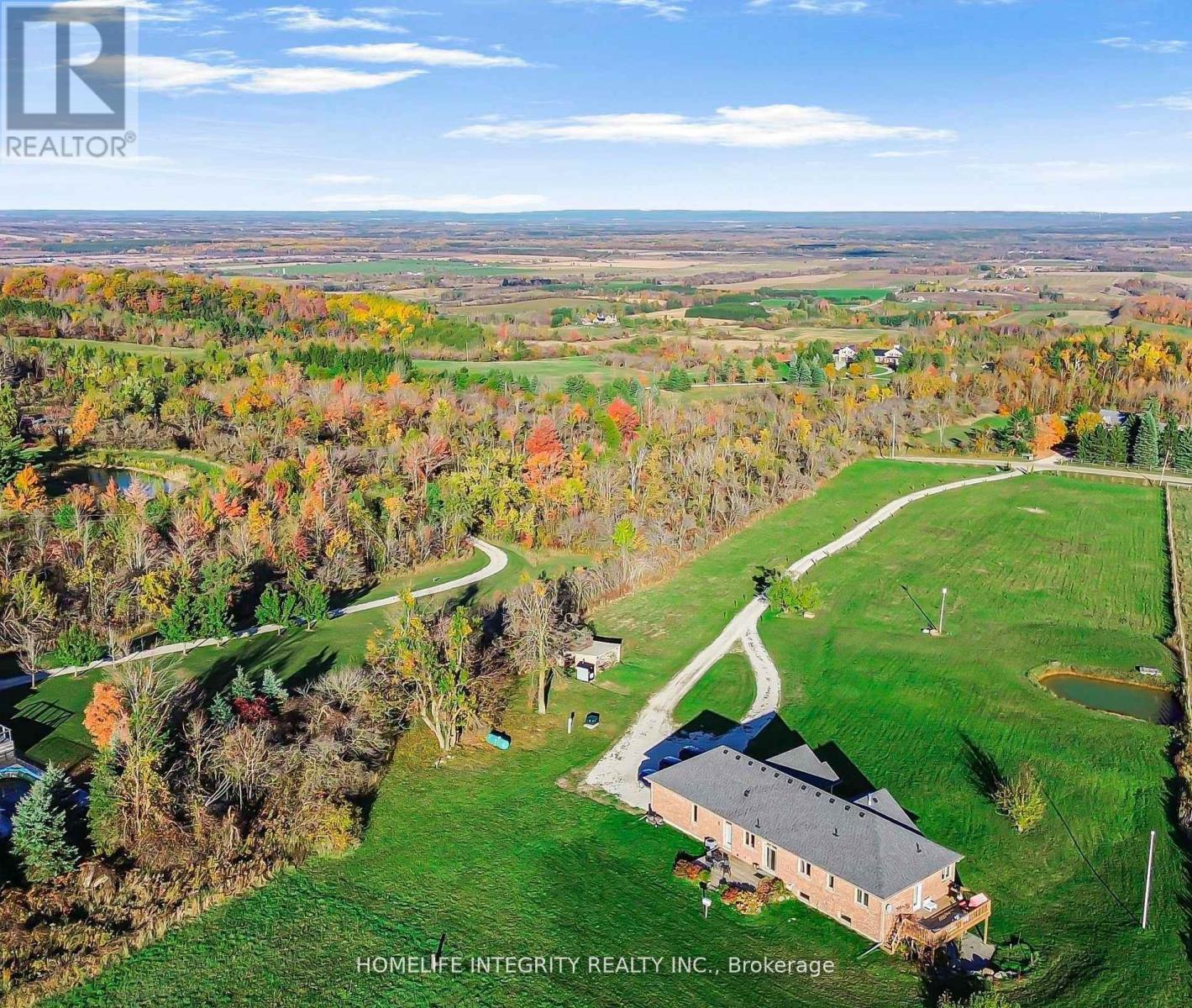 838722 4th Line E Property Photo 1