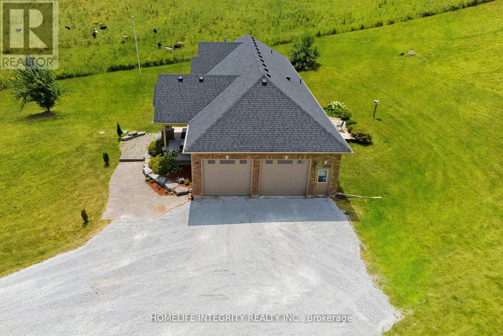 838722 4th Line E Property Photo 7