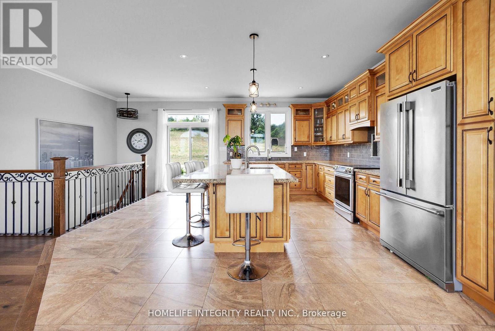 838722 4th Line E Property Photo 11
