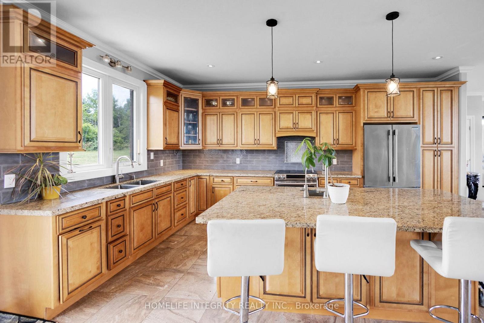 838722 4th Line E Property Photo 12