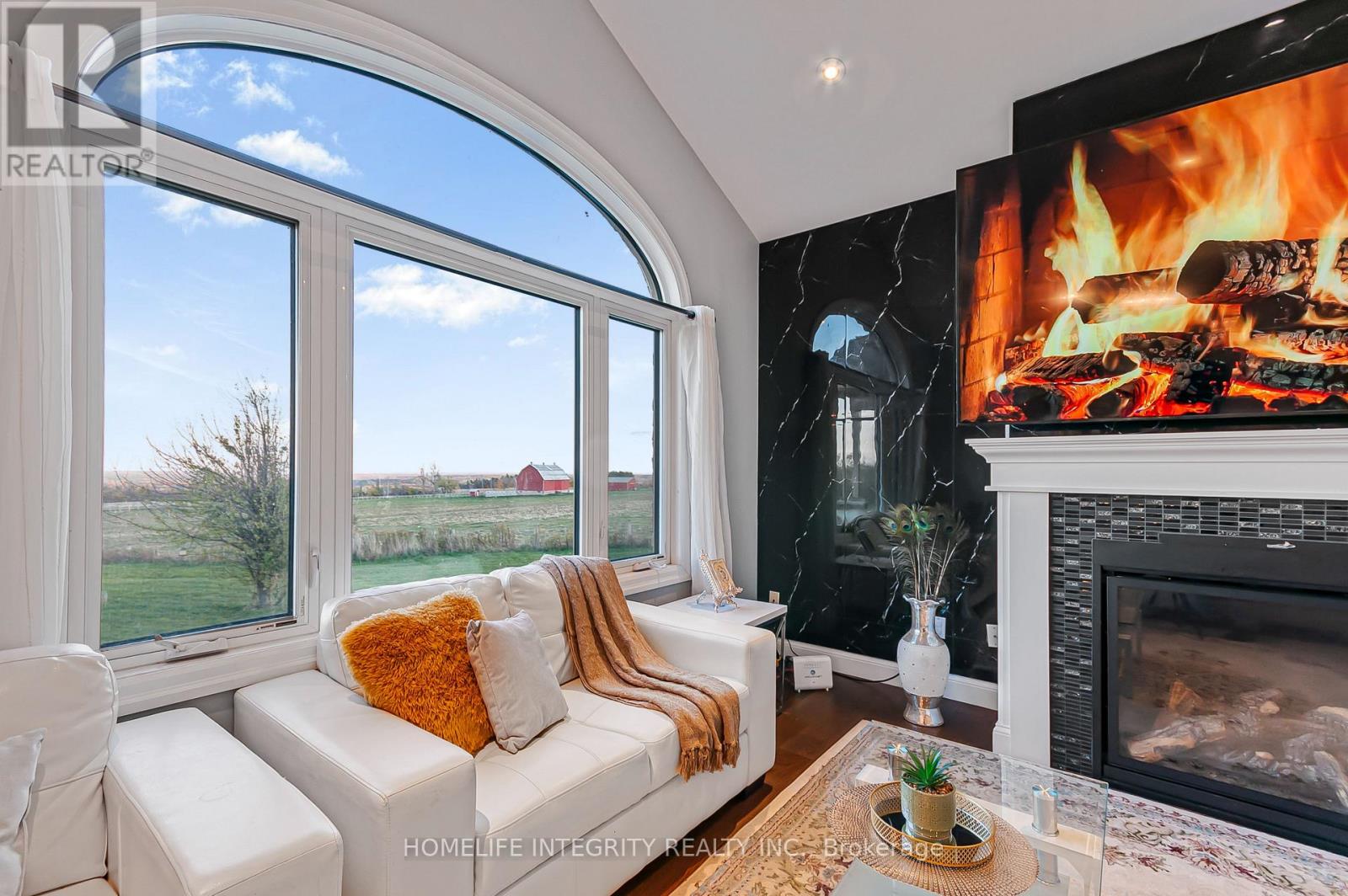 838722 4th Line E Property Photo 16