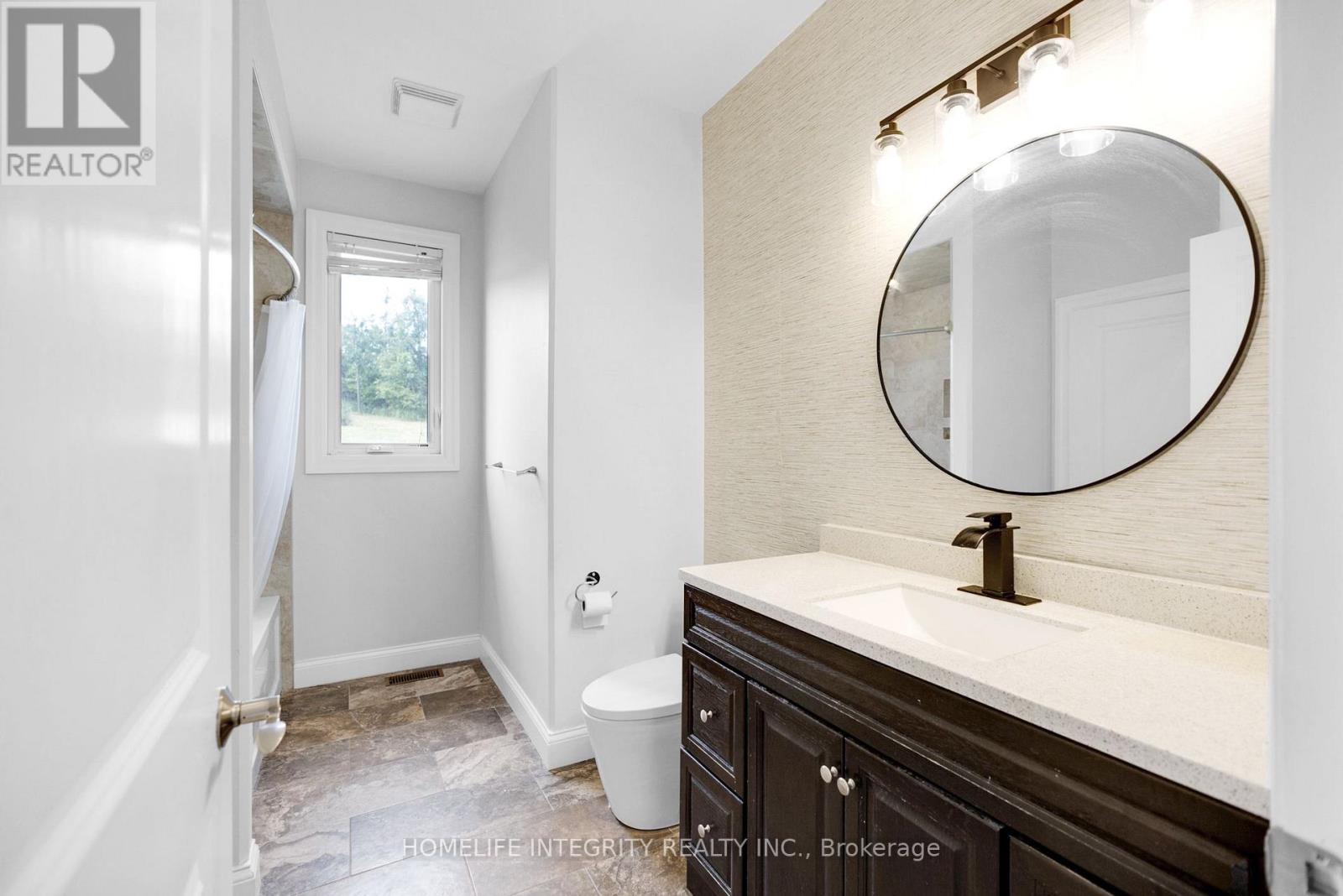 838722 4th Line E Property Photo 21