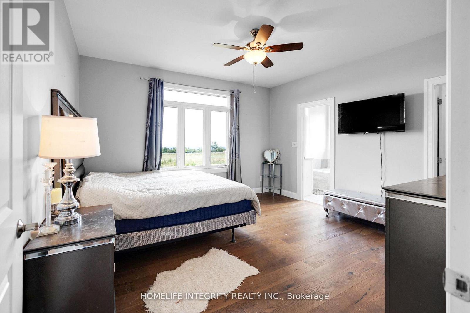 838722 4th Line E Property Photo 22