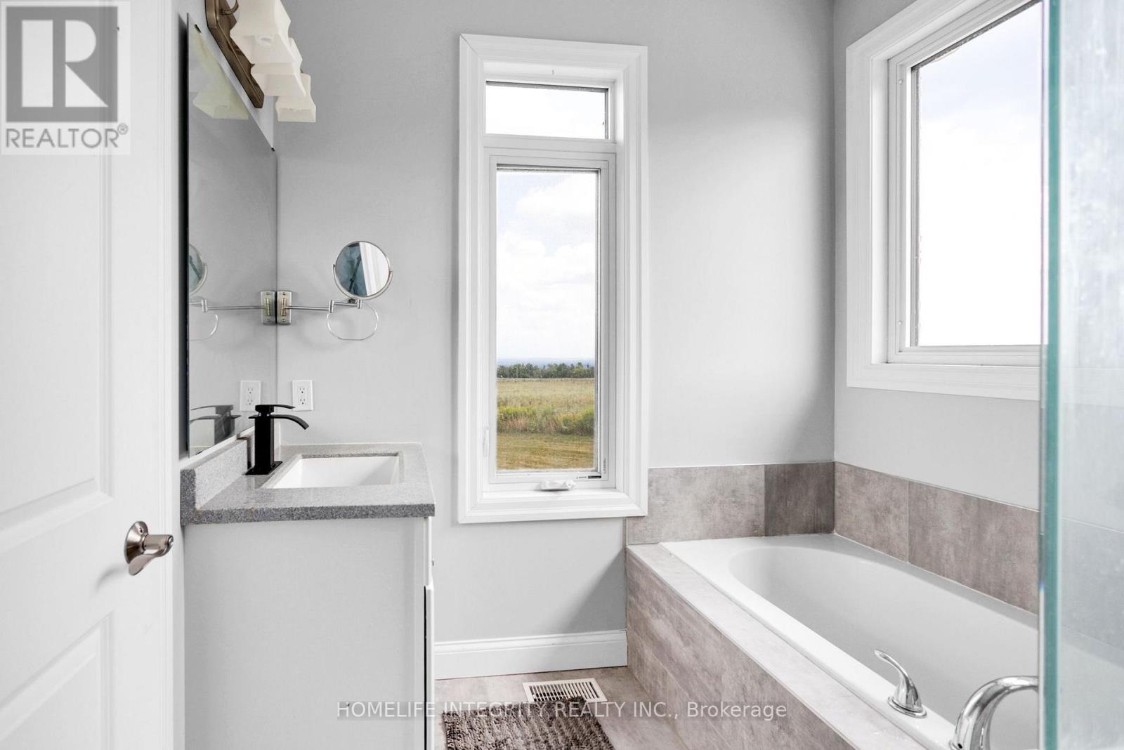 838722 4th Line E Property Photo 23