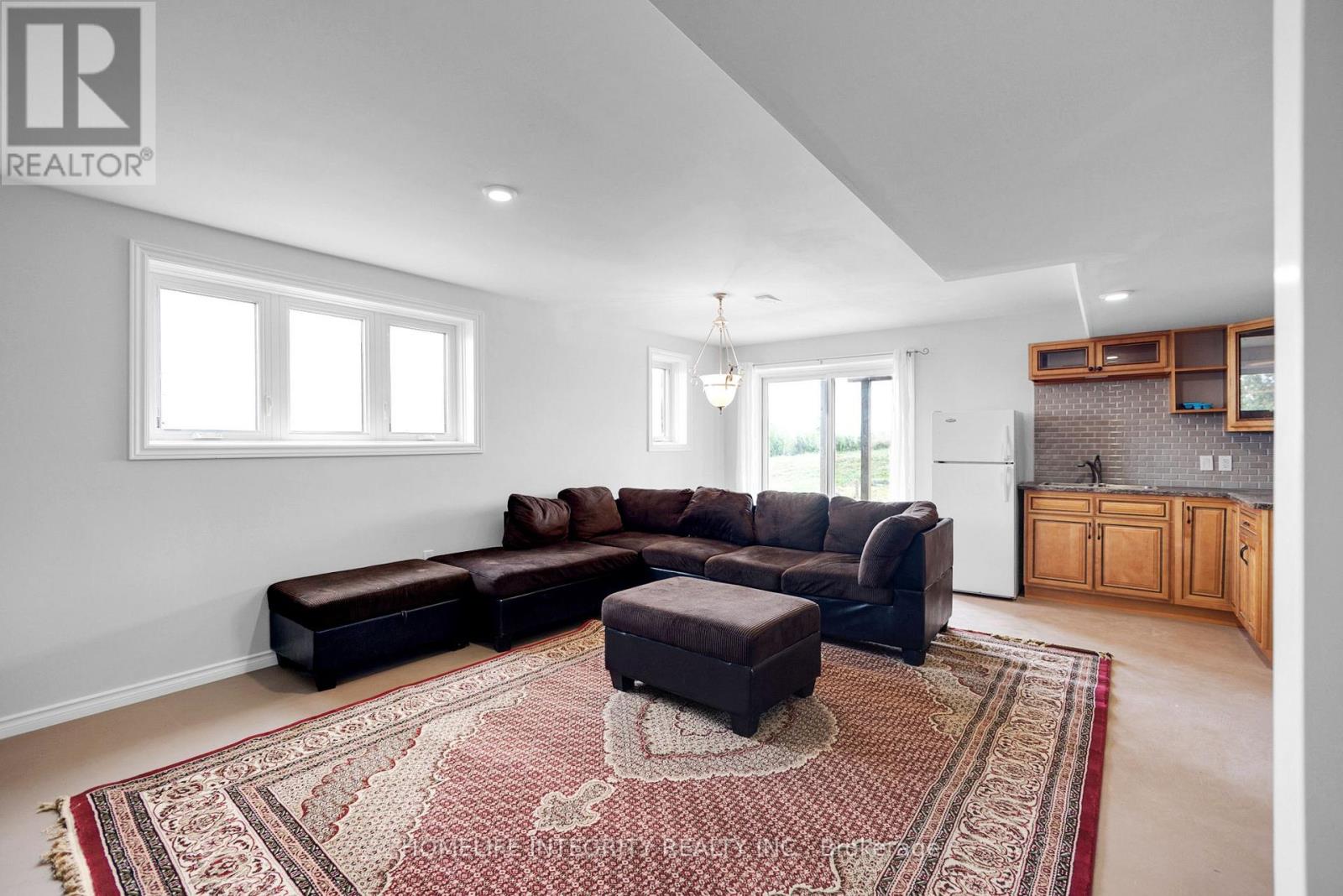 838722 4th Line E Property Photo 25