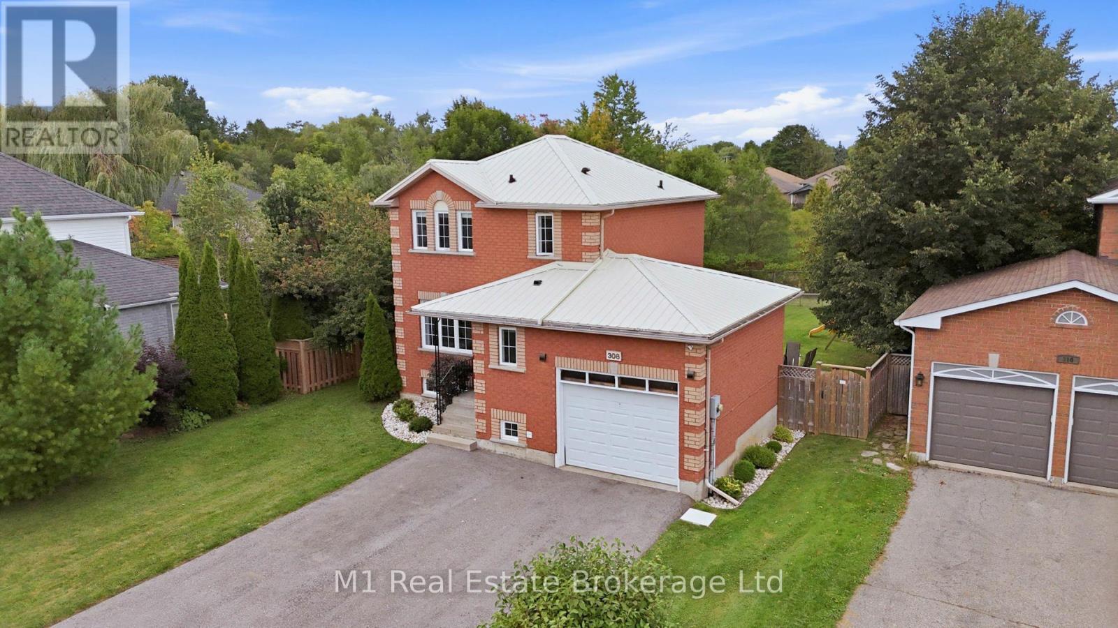 308 Daniel Crescent Property Photo 2
