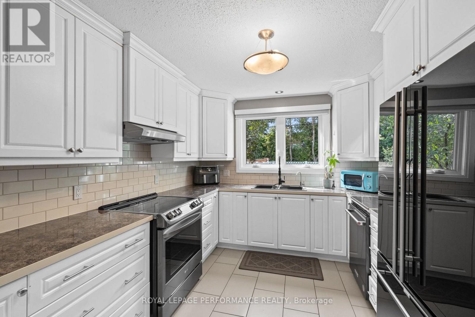 550 Foxview Place Property Photo 12