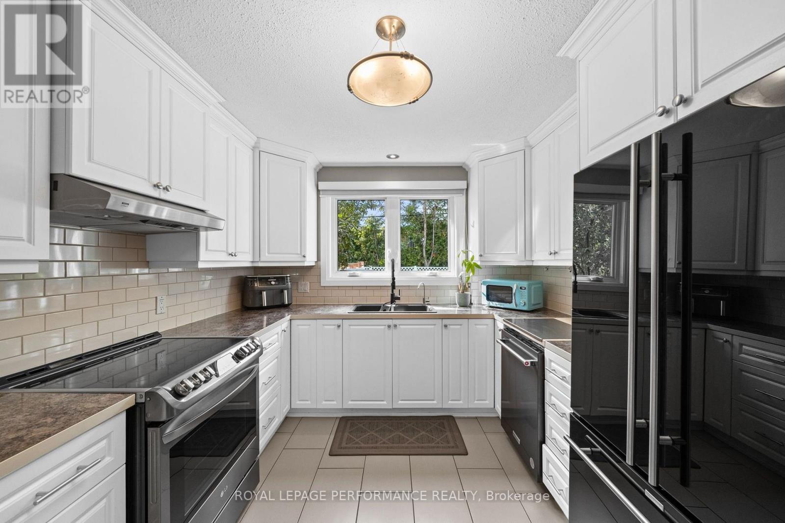 550 Foxview Place Property Photo 13