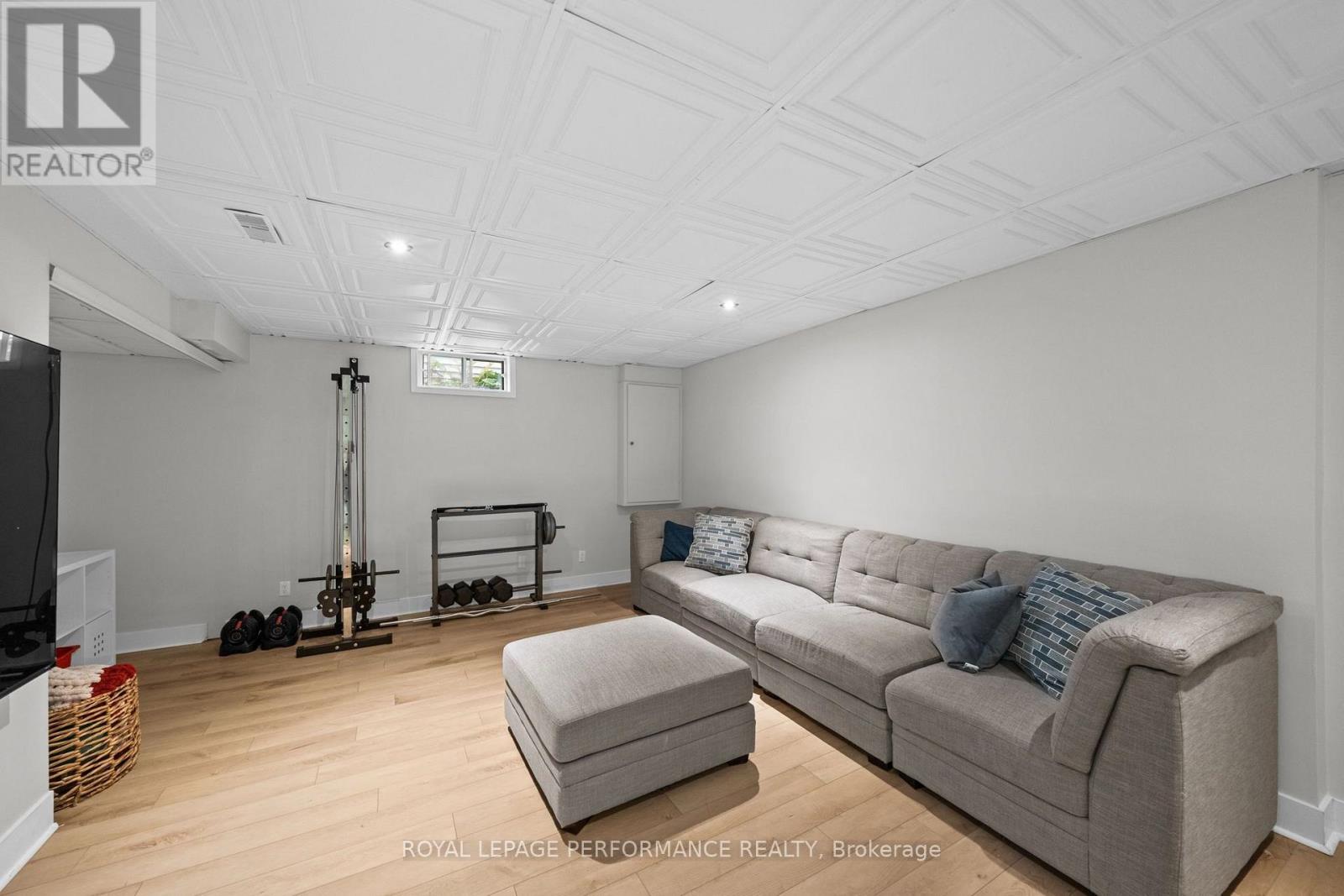 550 Foxview Place Property Photo 35