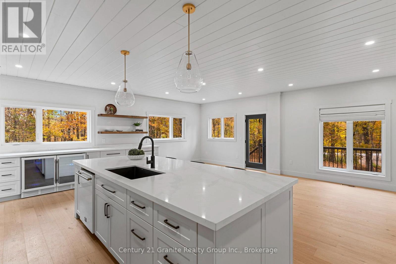 150 College Drive Property Photo 8