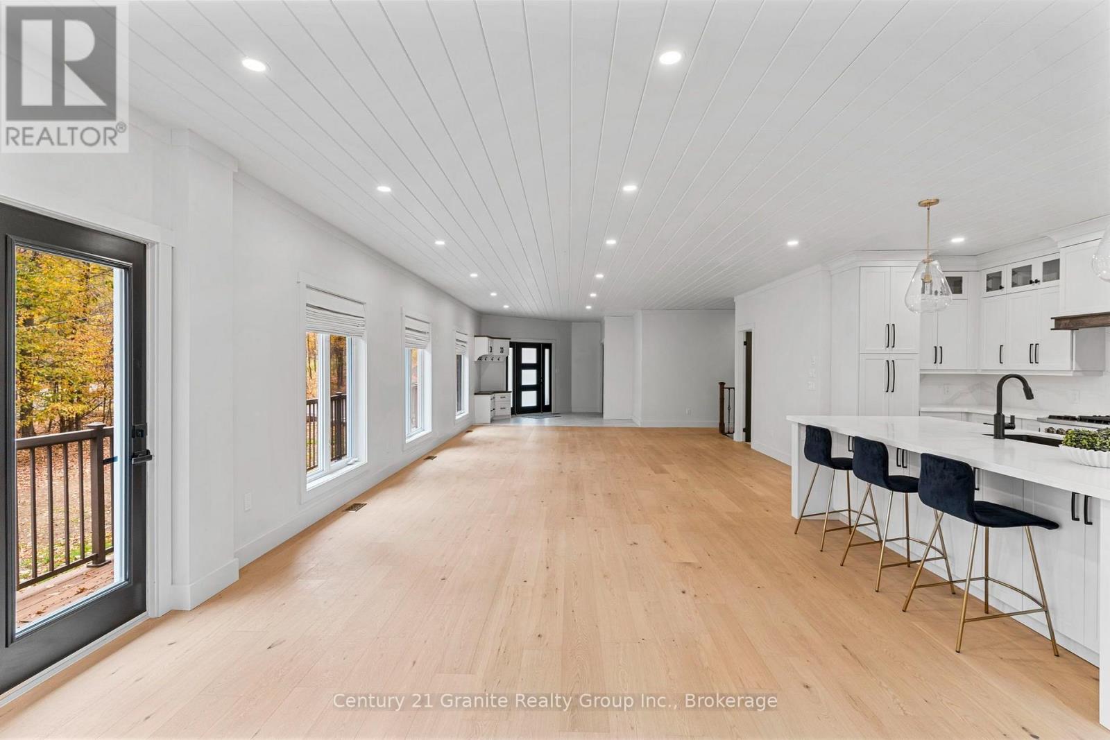 150 College Drive Property Photo 10