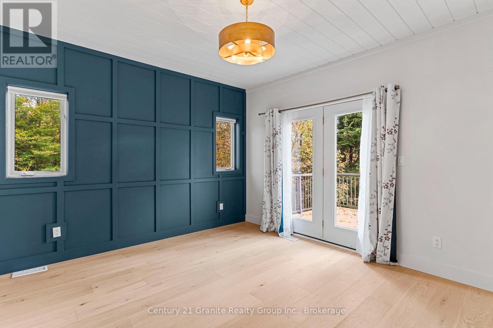 150 College Drive Property Photo 13