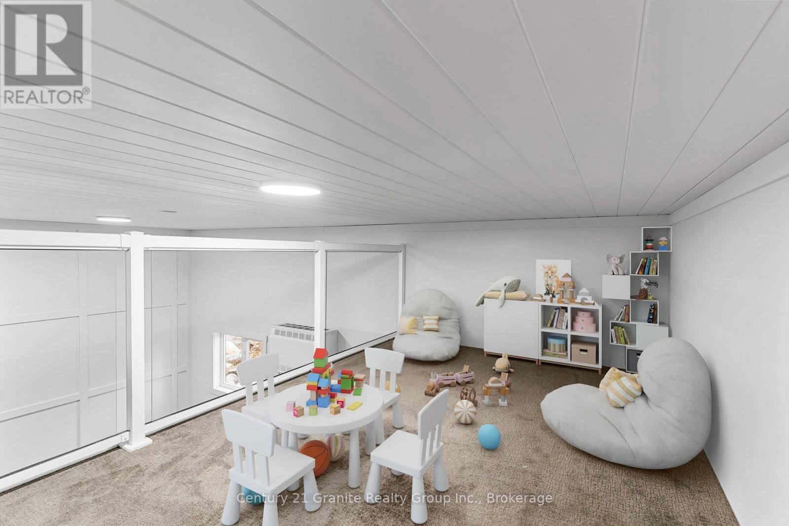 150 College Drive Property Photo 24