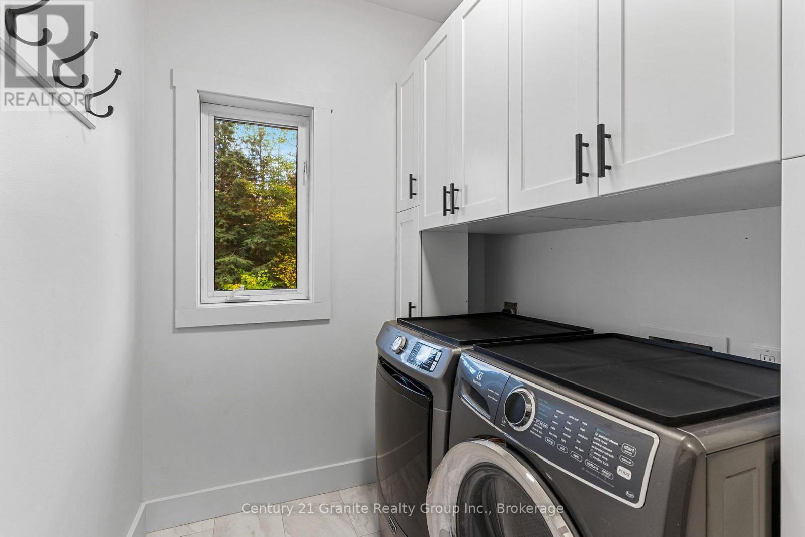 150 College Drive Property Photo 27