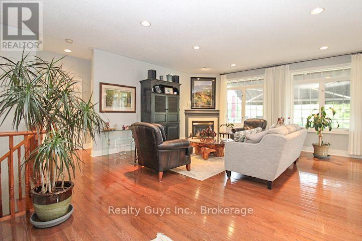 16 Crescent Moon Lane Property Photo 25