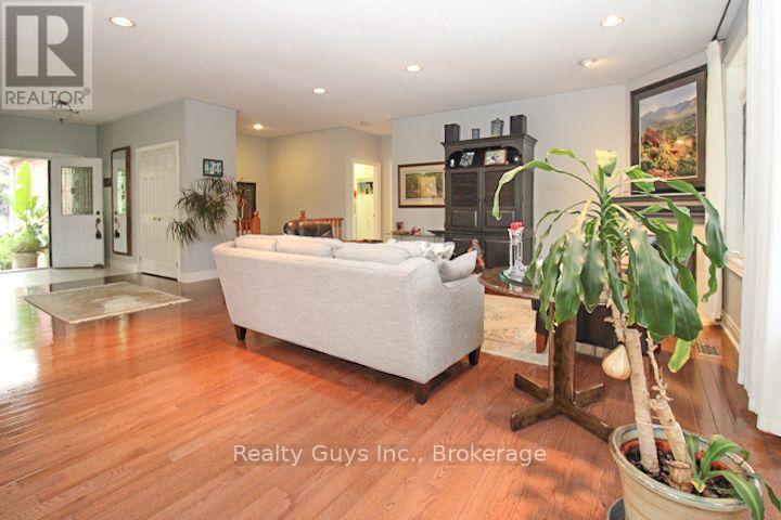 16 Crescent Moon Lane Property Photo 32