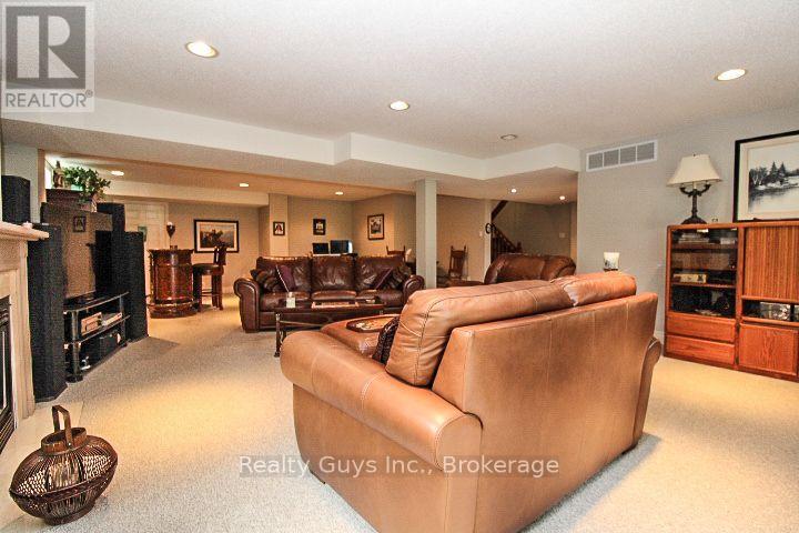 16 Crescent Moon Lane Property Photo 43