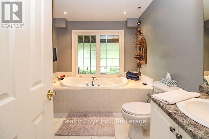 16 Crescent Moon Lane Property Photo 48