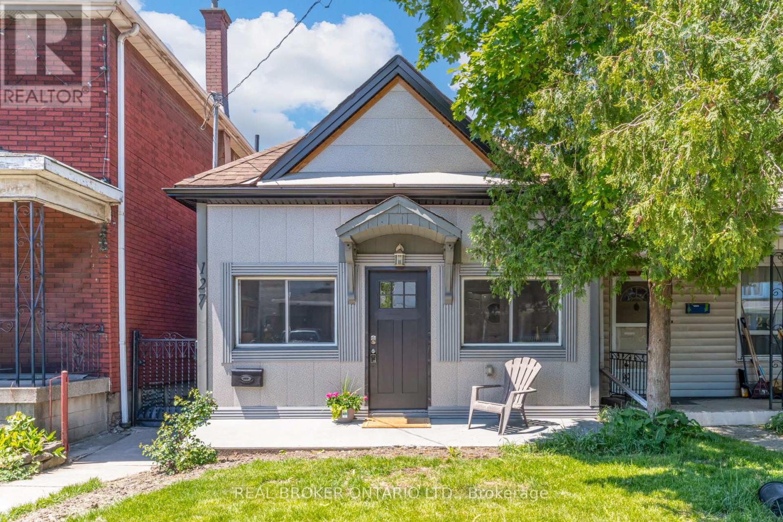 127 BARNESDALE AVENUE N Property Photo 1