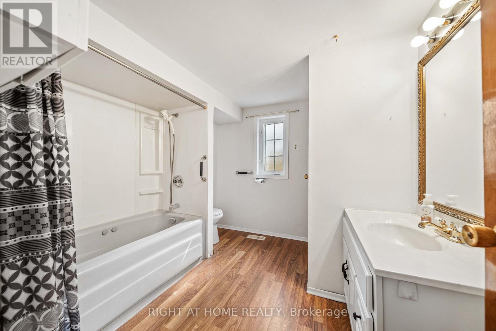 335 Talbot Street E Property Photo 15