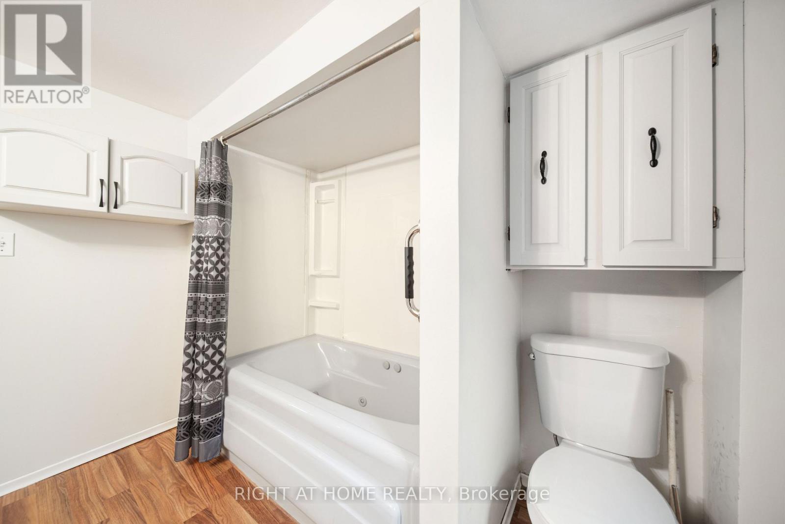 335 Talbot Street E Property Photo 16