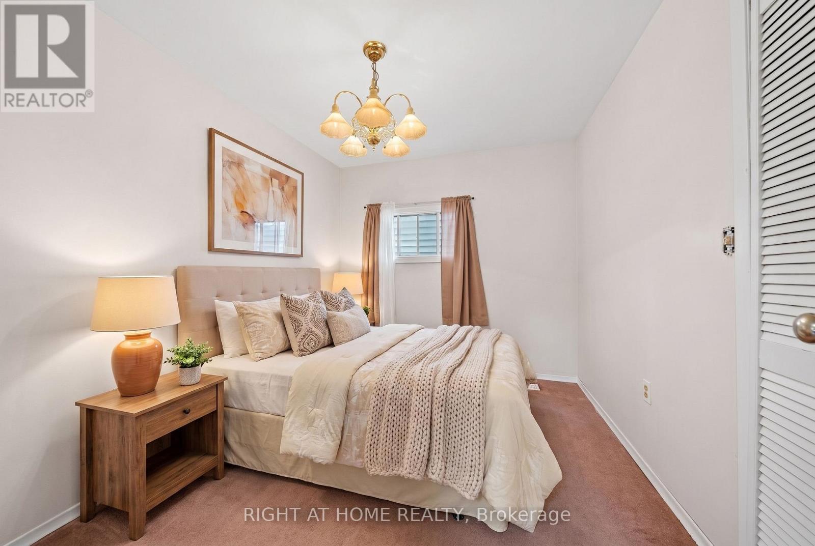 335 Talbot Street E Property Photo 18