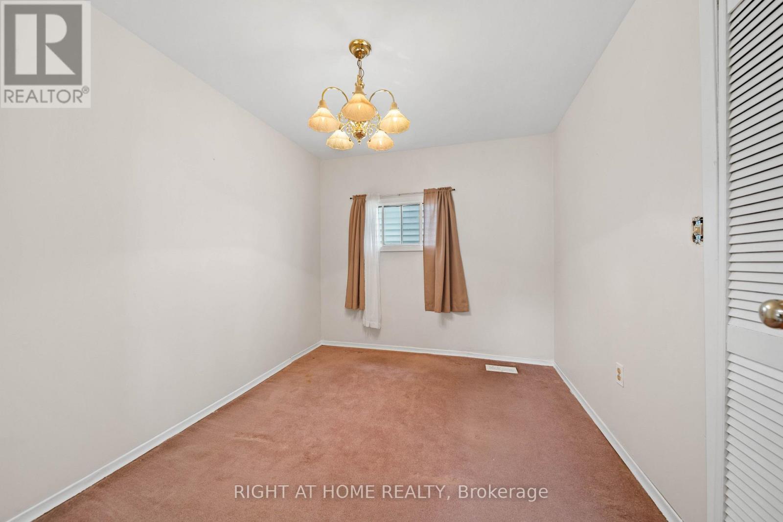 335 Talbot Street E Property Photo 19