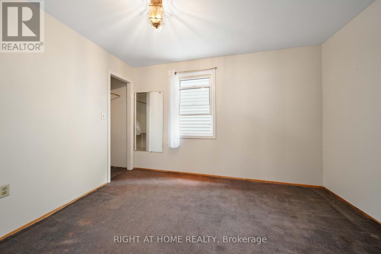 335 Talbot Street E Property Photo 21