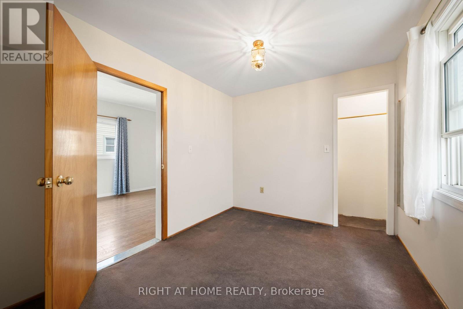 335 Talbot Street E Property Photo 23
