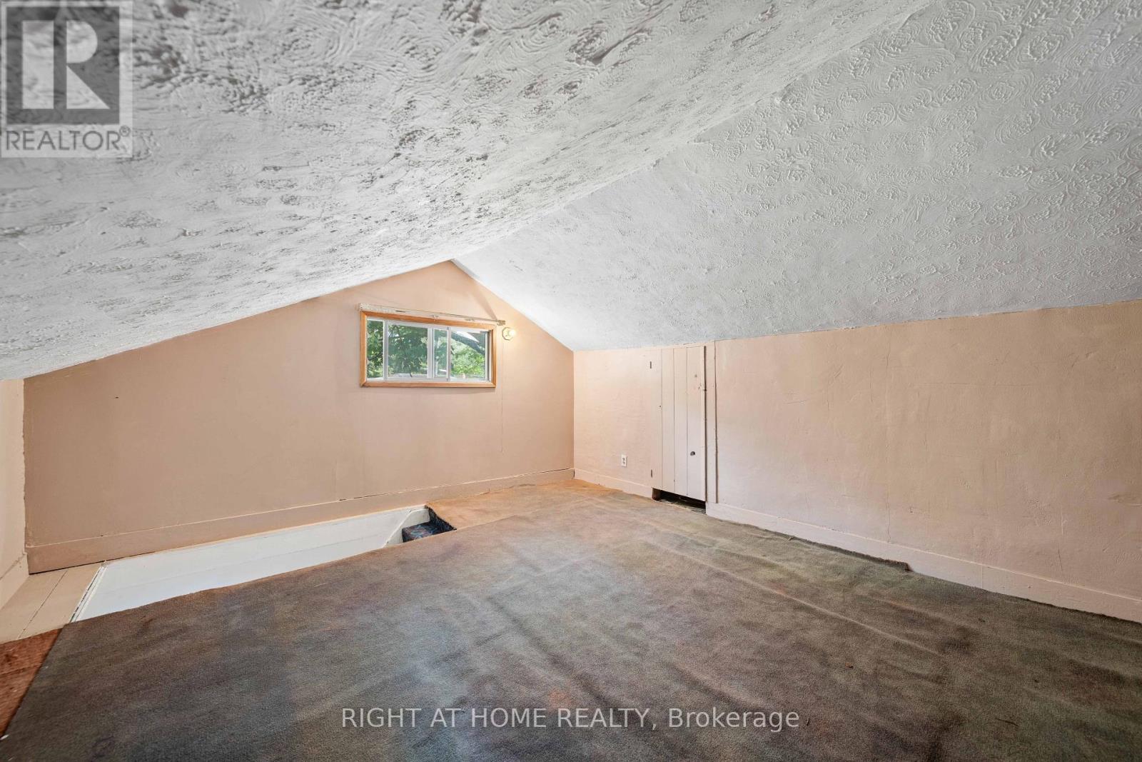 335 Talbot Street E Property Photo 25
