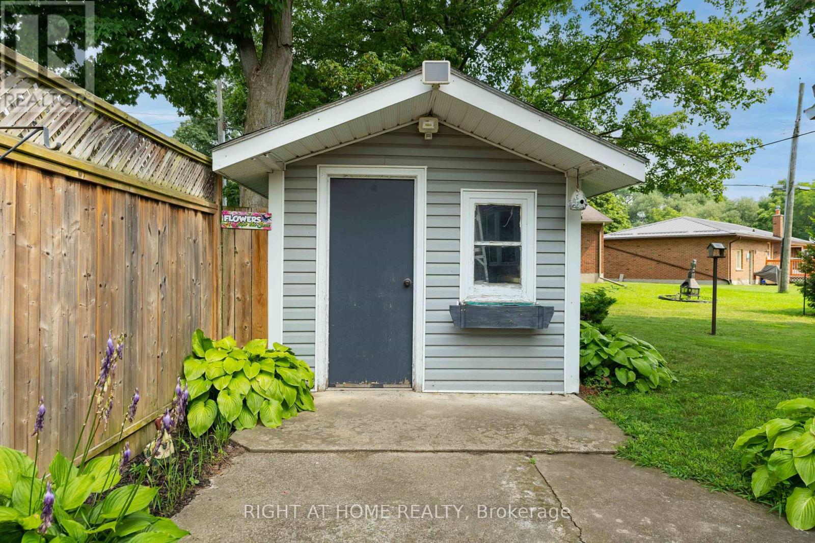 335 Talbot Street E Property Photo 27