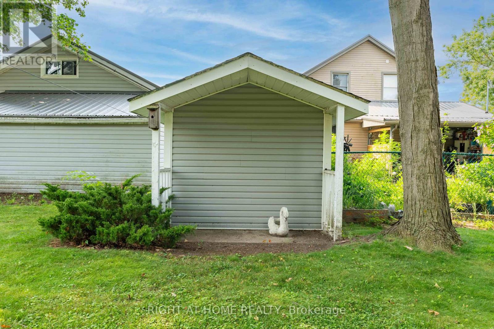 335 Talbot Street E Property Photo 29